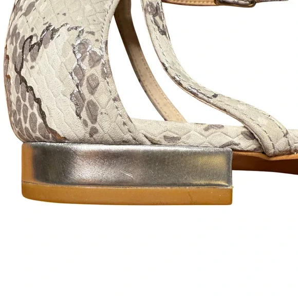 BANANA REPUBLIC Women 7.5 Flat Leather Sandal Cream Gray Snake Ankle Strap Shoe - Picture 13 of 14